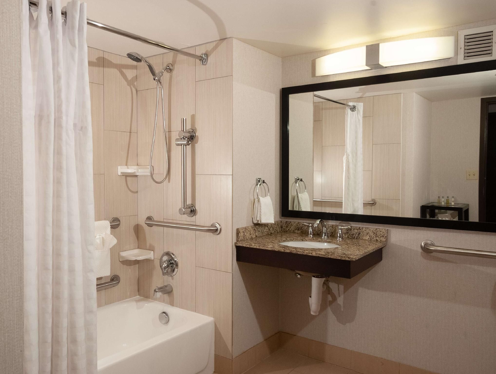 undefined DoubleTree by Hilton Hotel Cleveland Downtown - Lakeside 4