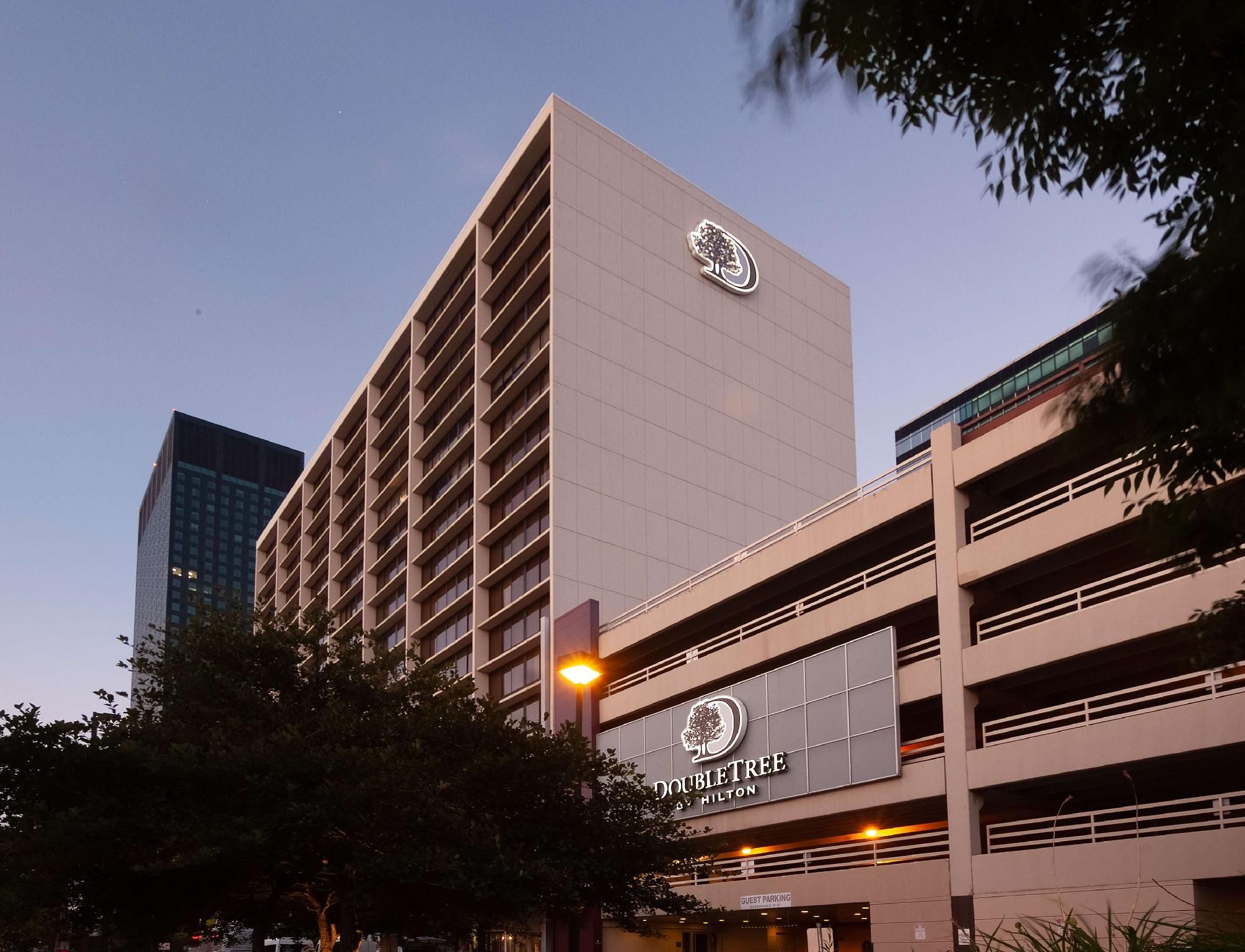 undefined DoubleTree by Hilton Hotel Cleveland Downtown - Lakeside 2
