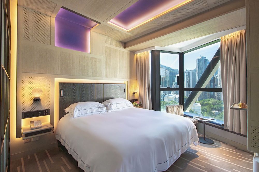 The Emperor Hotel Deluxe Room 4