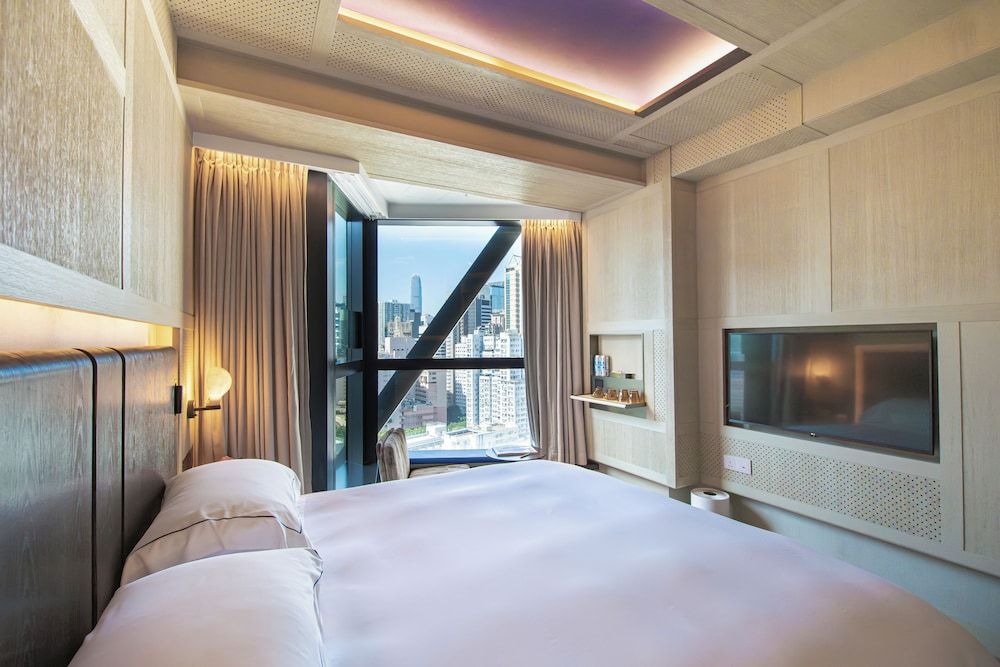 The Emperor Hotel Deluxe Room 5