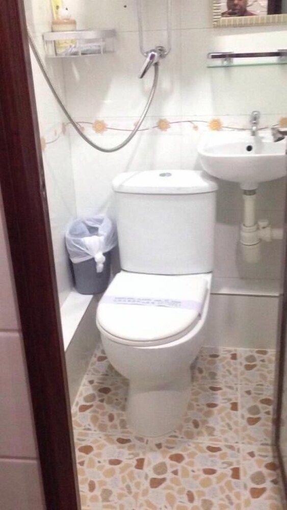 Toronto Inn Twin Room 8