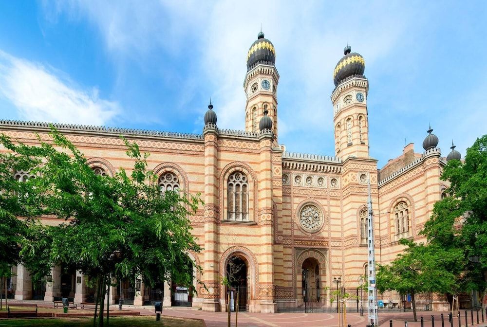 undefined Louisa Apartment 6