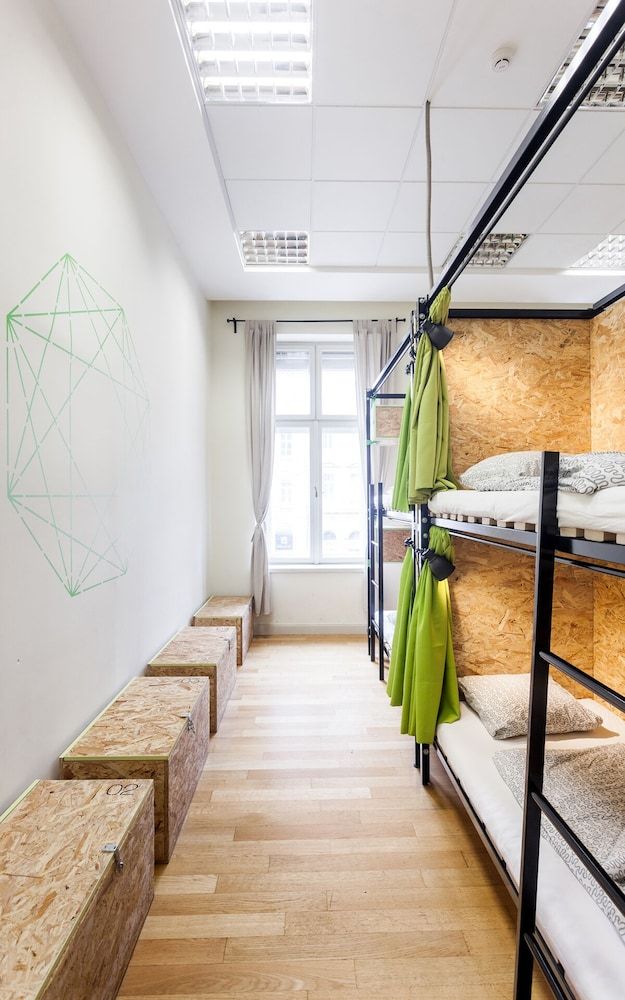 Avenue Hostel 6 Bed Room with Shared Bathroom