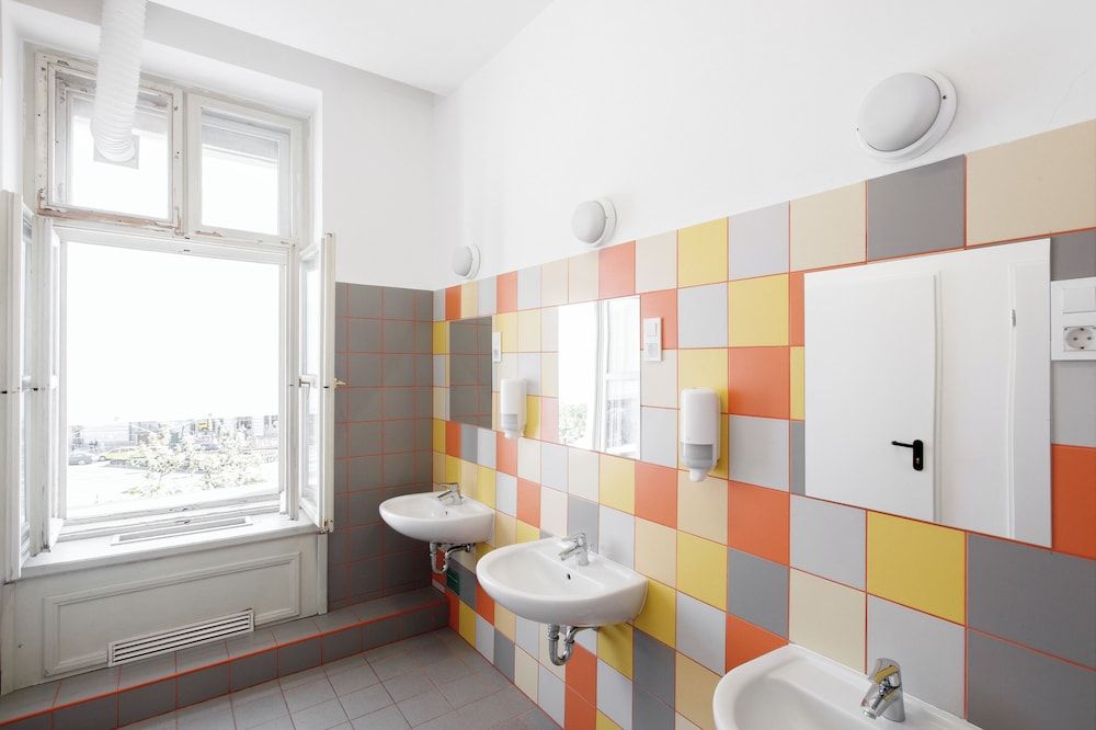 Avenue Hostel 6 Bed Room with Shared Bathroom 6