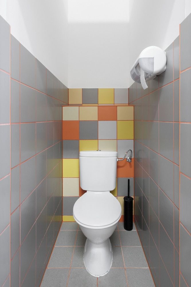 Avenue Hostel 6 Bed Room with Shared Bathroom 9