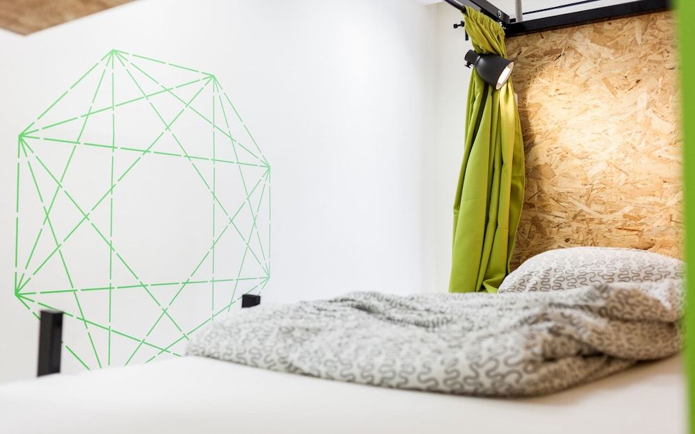 Avenue Hostel 6 Bed Room with Shared Bathroom 10