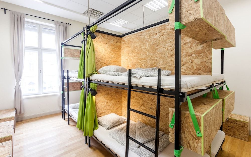 Avenue Hostel 6 Bed Room with Shared Bathroom 2