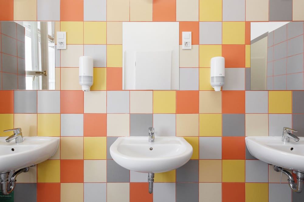 Avenue Hostel 6 Bed Room with Shared Bathroom 8