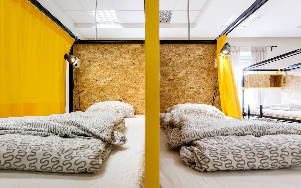 Avenue Hostel 6 Bed Room with Shared Bathroom 4