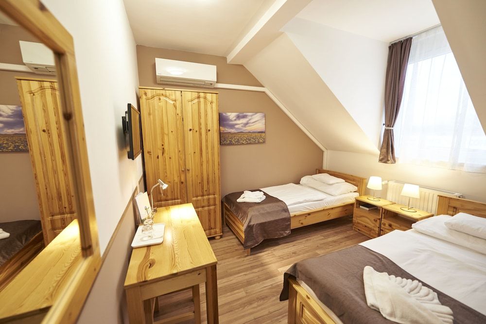 Land Plan Hotel and Restaurant Basic Double or Twin Room, 1 Bedroom, Non Smoking, Air conditioning 4