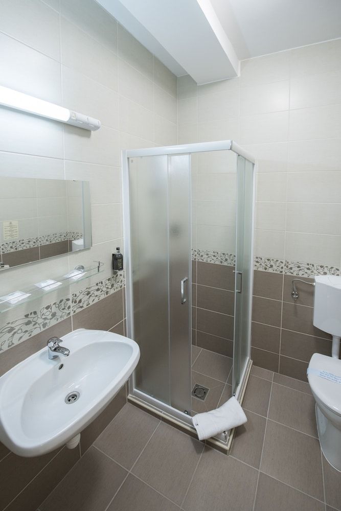 Land Plan Hotel and Restaurant Basic Double or Twin Room, 1 Bedroom, Non Smoking, Air conditioning 13