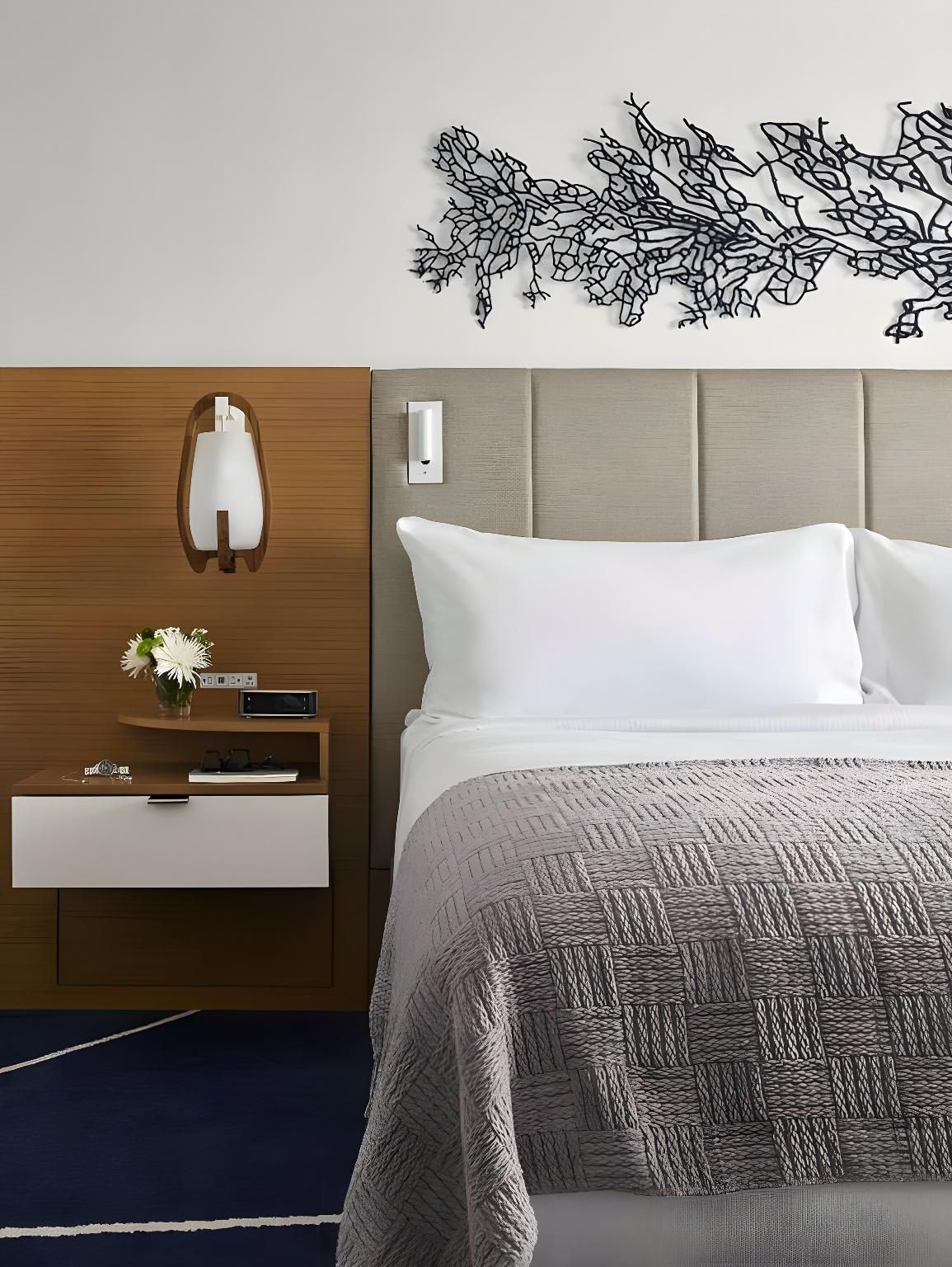 1 King With Balcony - Exterior Wing