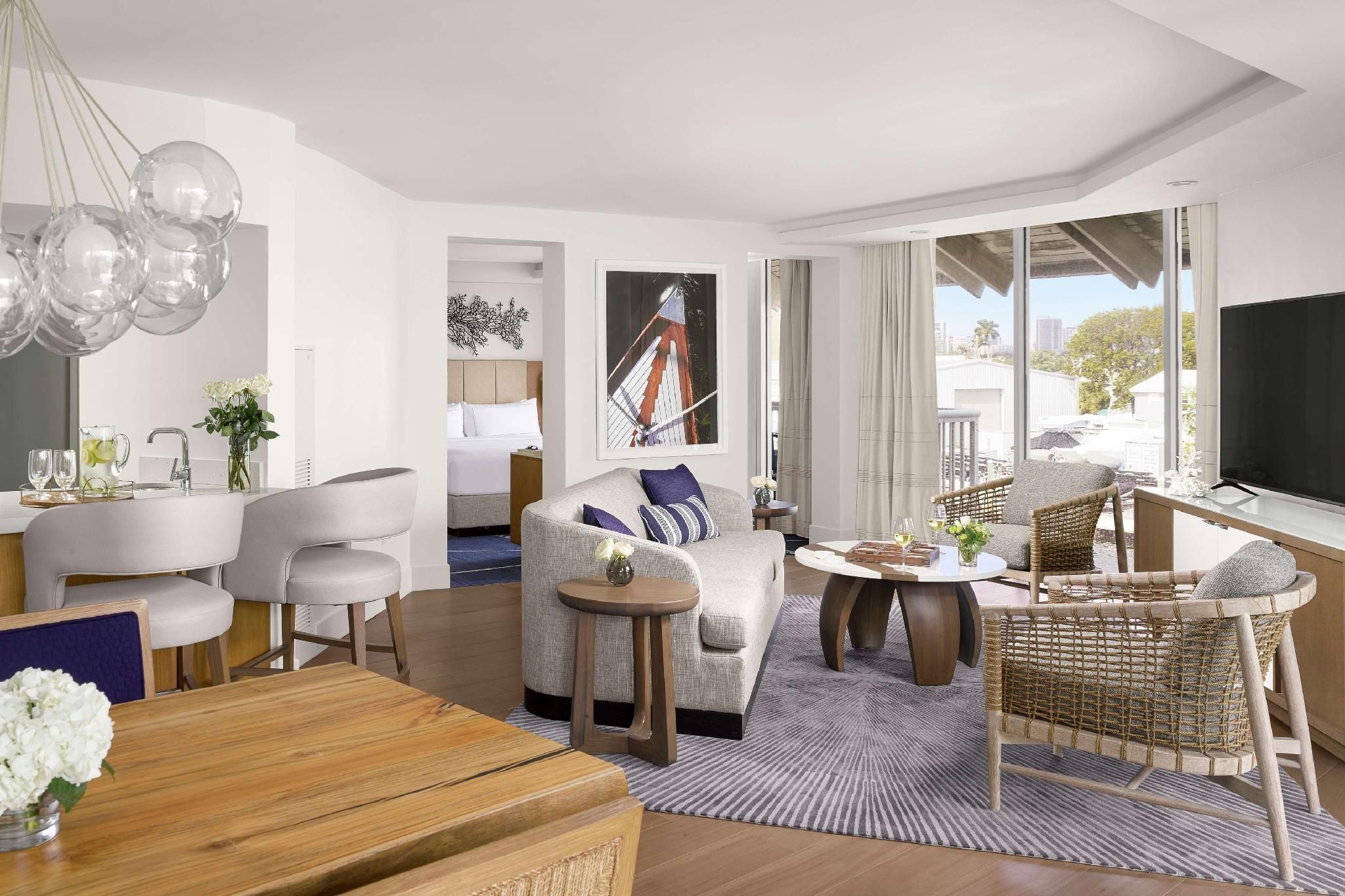 1 KING BED SUITE INTRACOASTAL VIEW