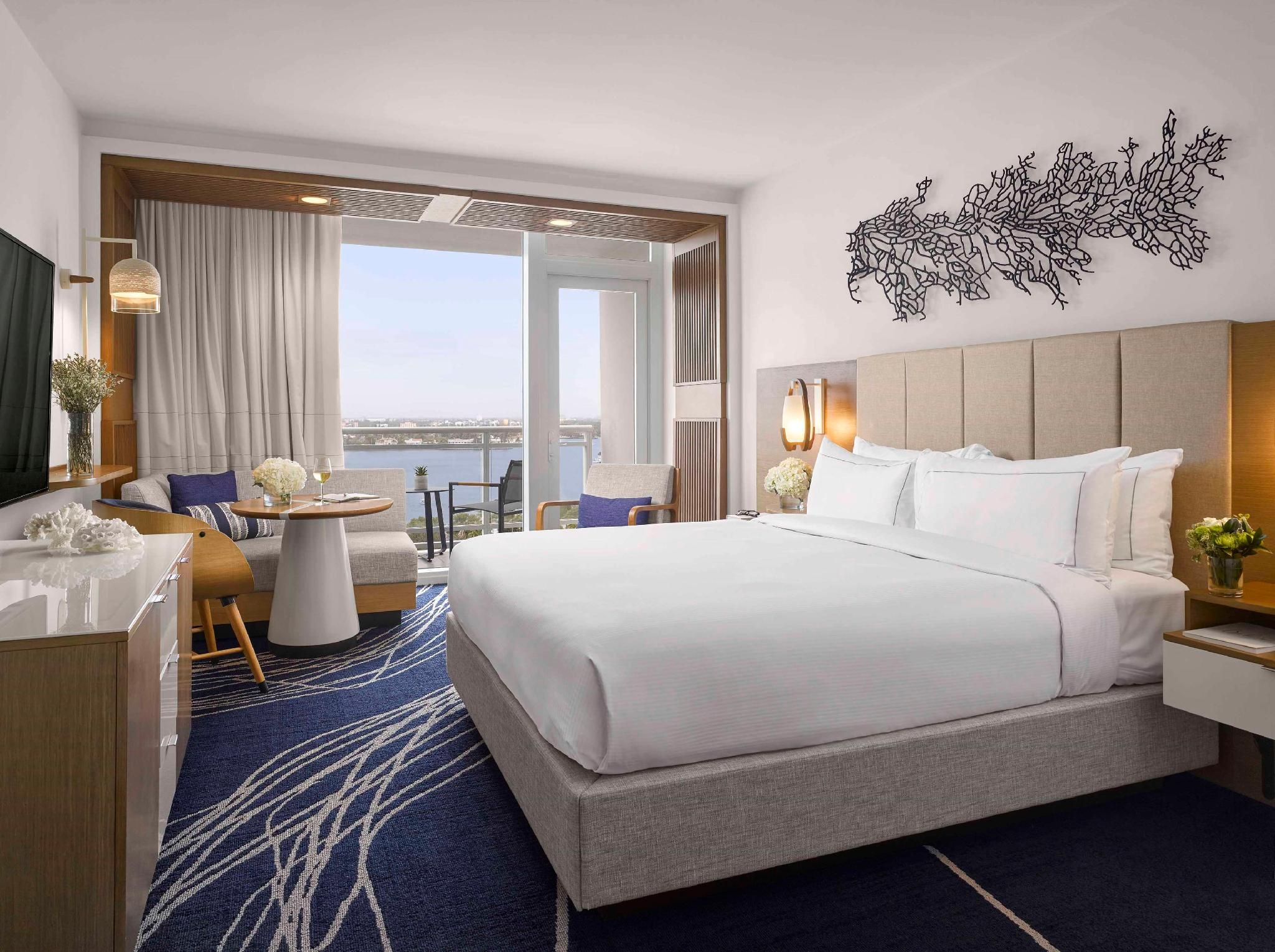 1 King Tower Cruise Port View with Balcony