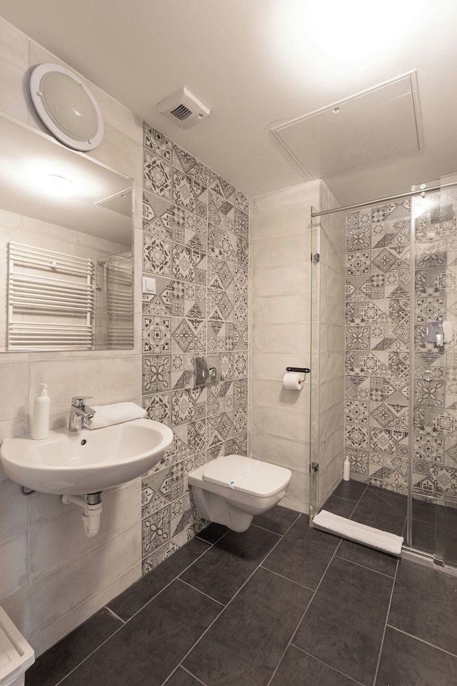 SWU Broadway Superior Apartment, 1 Bedroom, Balcony 12