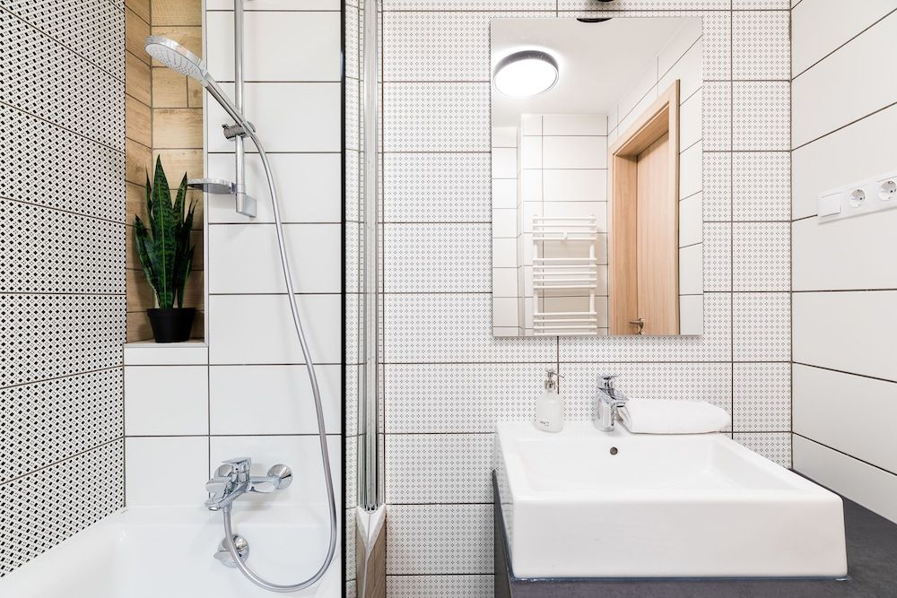 SWU Broadway Superior Apartment, 1 Bedroom, Balcony 9