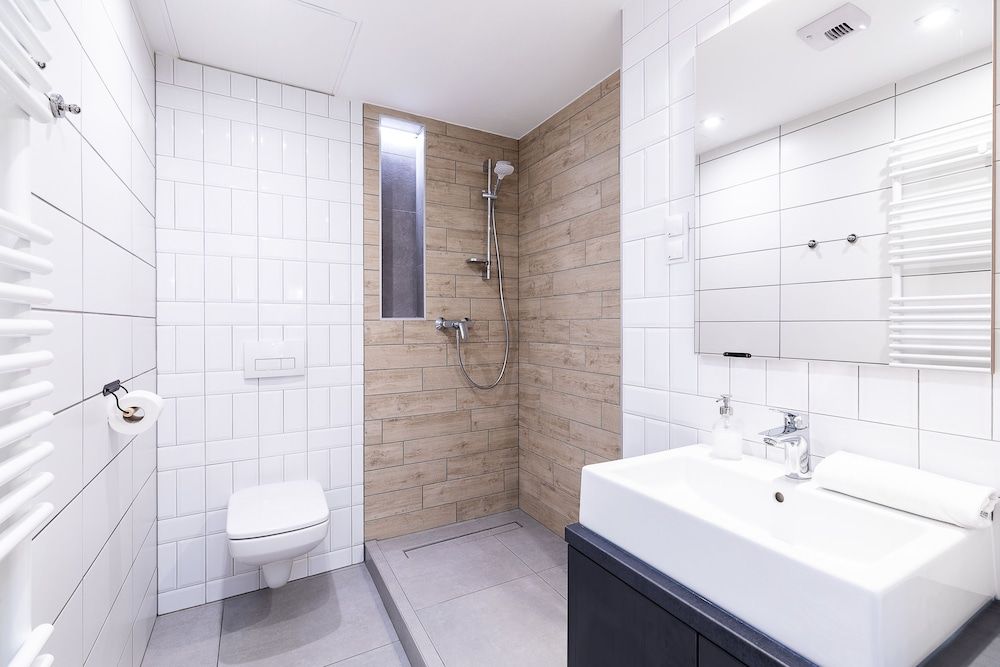 SWU Broadway Superior Apartment, 1 Bedroom, Balcony 7