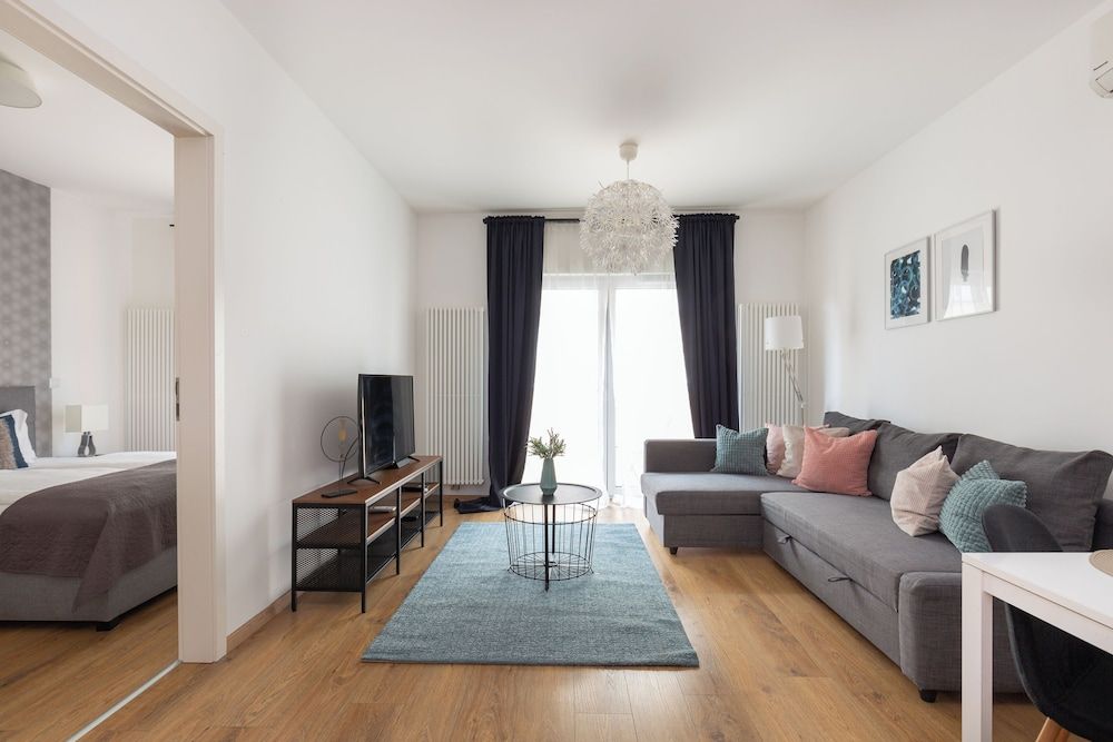 SWU Broadway Superior Apartment, 1 Bedroom, Balcony 14