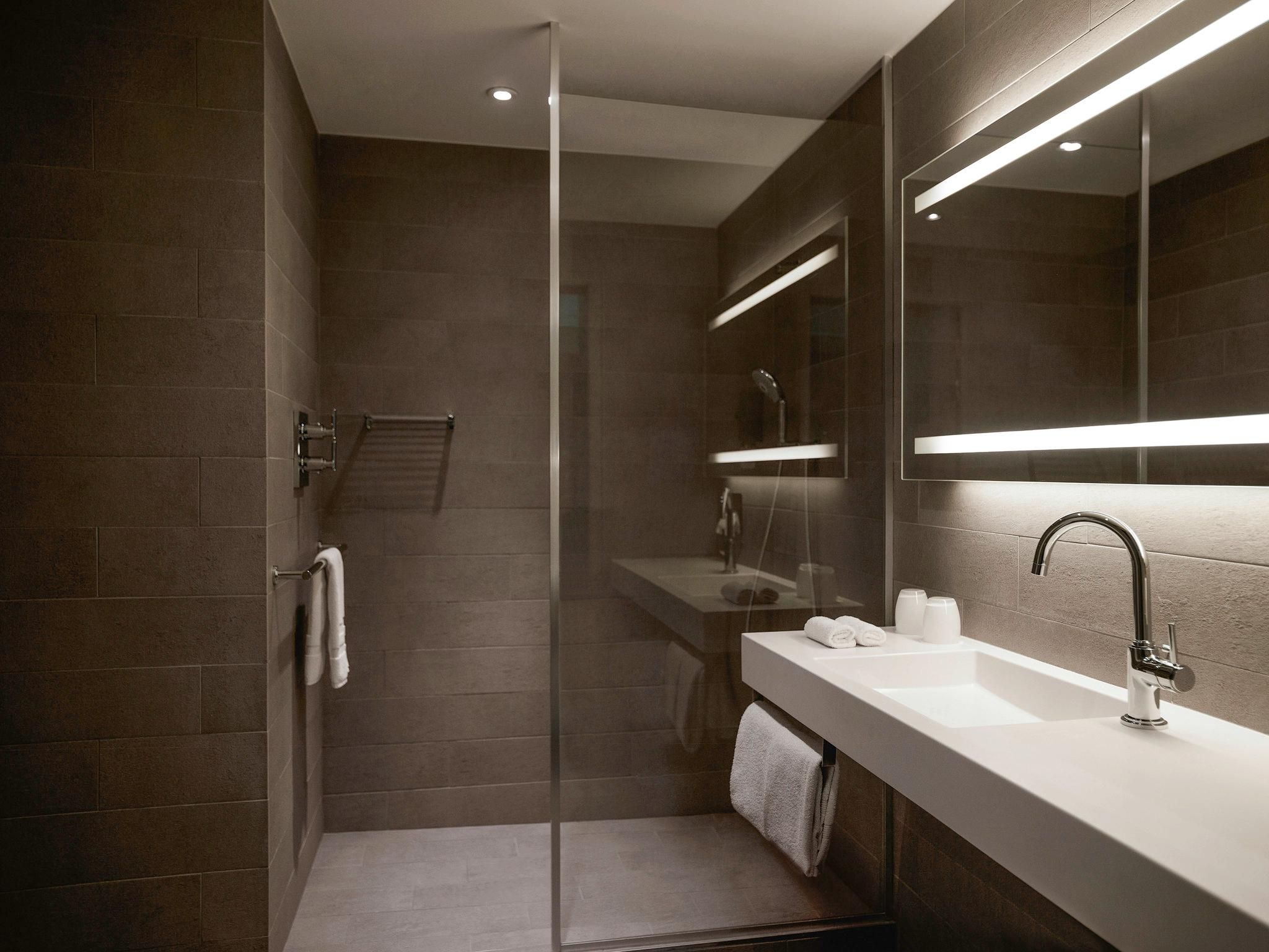 DELUXE ROOM, 2 Single Beds, 1 Sofa Bed, Balcony Eiffel Tower View