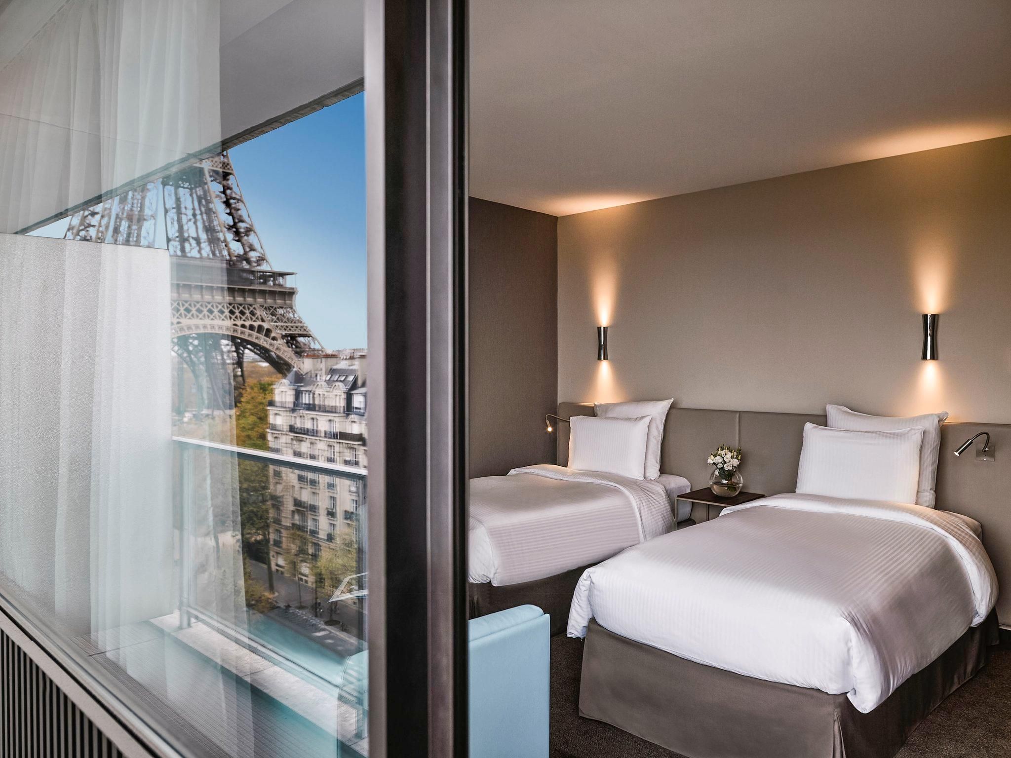 DELUXE ROOM, 2 Single Beds, 1 Sofa Bed, Balcony Eiffel Tower View