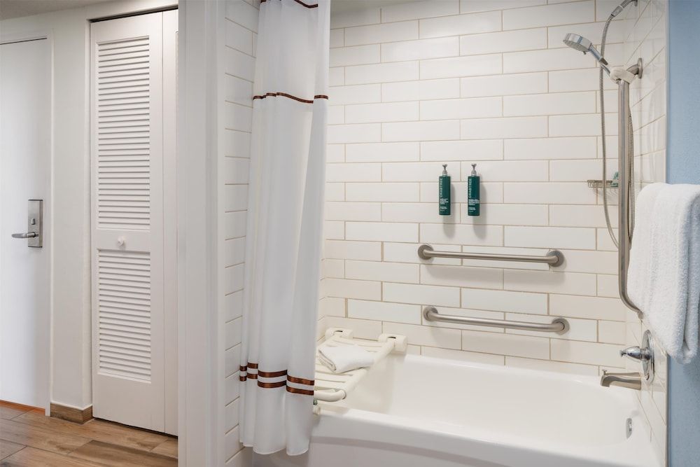 DoubleTree Resort by Hilton Grand Key - Key West Room, 1 King Bed, Accessible, Non Smoking 9