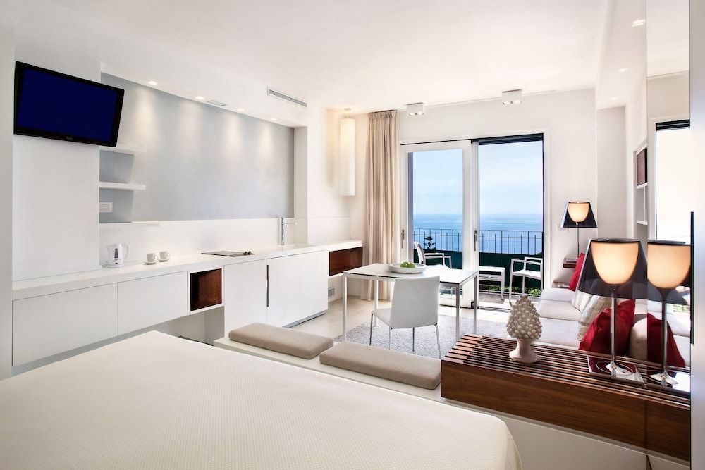 Hotel Villa Belvedere Deluxe Studio with Balcony  Sea View and Etna View (90 meters from the main building) 3