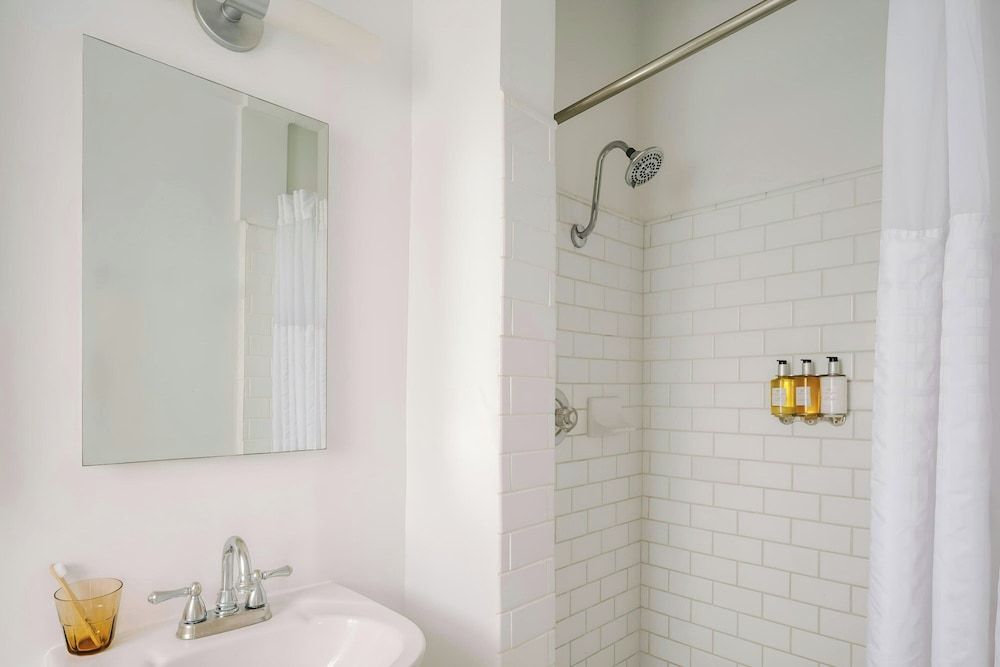 Beverly Terrace Hotel Beverly Hills, Sonder by Marriott Bonvoy Room, 2 Double Beds 5