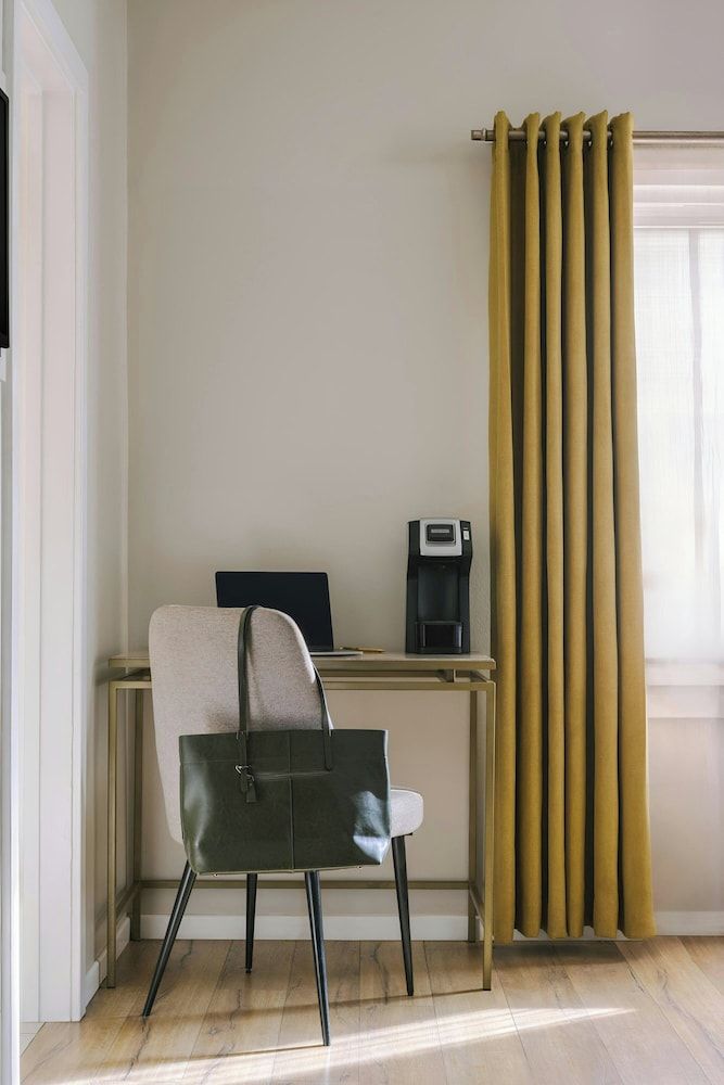 Beverly Terrace Hotel Beverly Hills, Sonder by Marriott Bonvoy Superior Room, 2 Double Beds 6