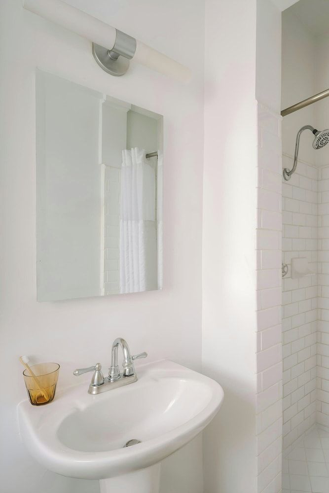 Beverly Terrace Hotel Beverly Hills, Sonder by Marriott Bonvoy Room, 2 Double Beds 6