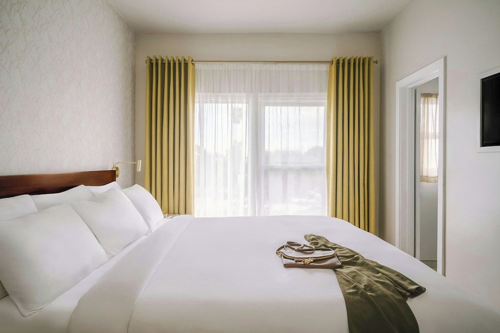 Beverly Terrace Hotel Beverly Hills, Sonder by Marriott Bonvoy Room, 1 King Bed 3