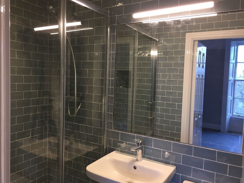 Pembroke Hall Luxury Double Room, Ensuite 9