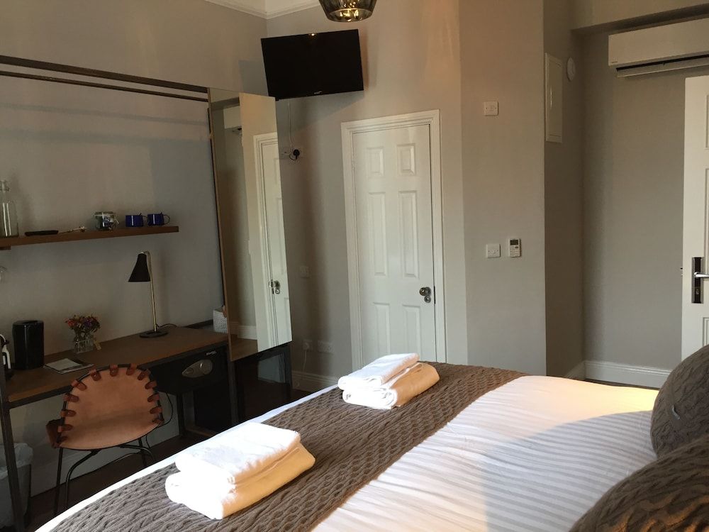 Pembroke Hall Luxury Double Room, Ensuite 4