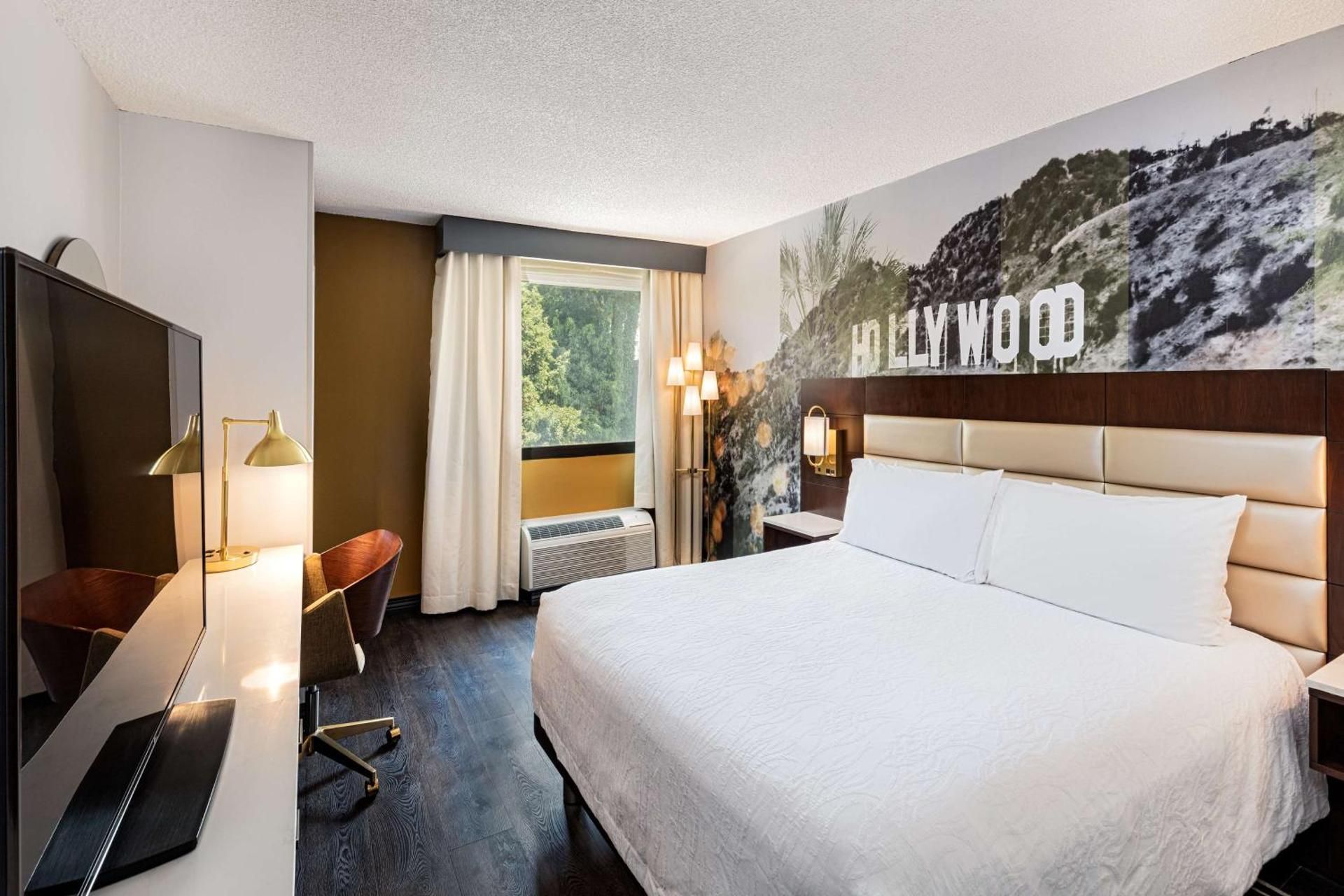 Hilton Garden Inn Los Angeles/Hollywood 1 King Bed 2