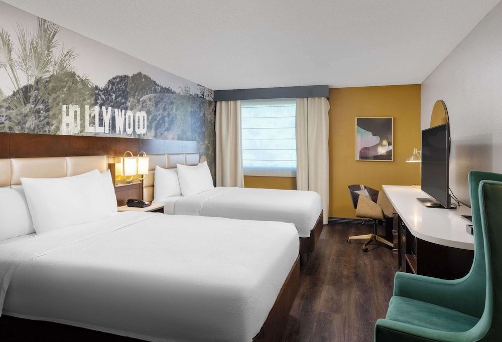 Hilton Garden Inn Los Angeles/Hollywood Room, 2 Queen Beds 2