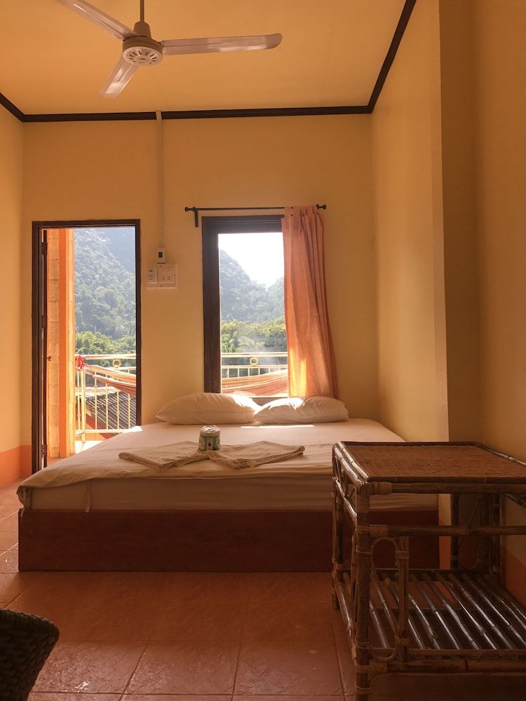 Riverview Bungalows & GH Standard Double Room, 1 Queen Bed, River View, Mountainside 2
