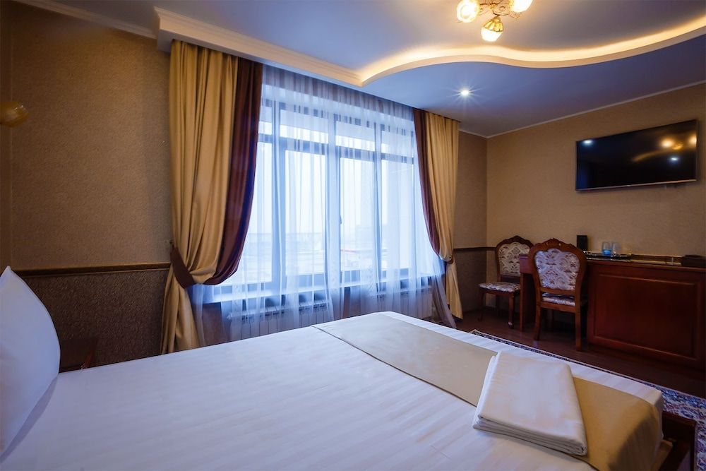 Salut Hotel Almaty JUNIOR SUITE, QUEEN BED 2