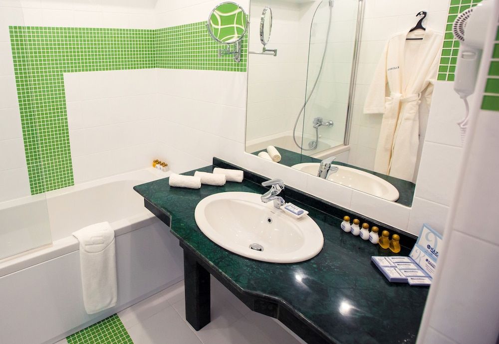 Bathroom sink