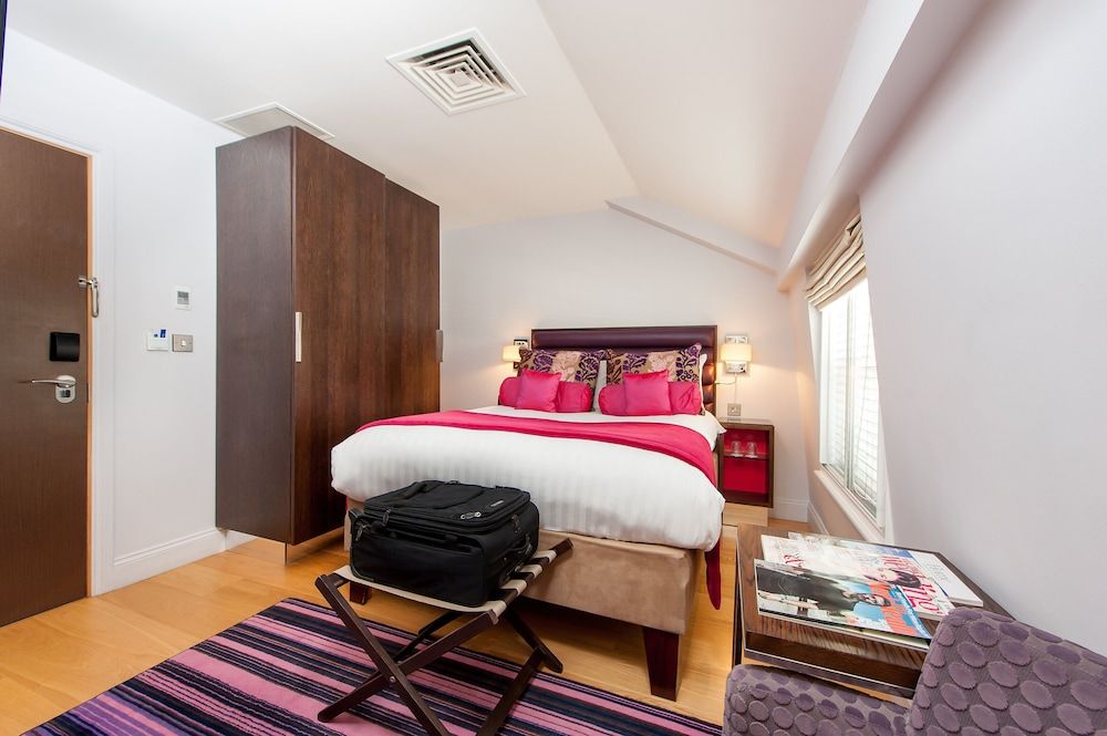 Standard Room, 1 Queen Bed