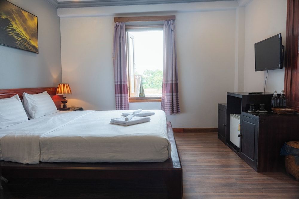 Villa Namkhan River Superior Double Room 4