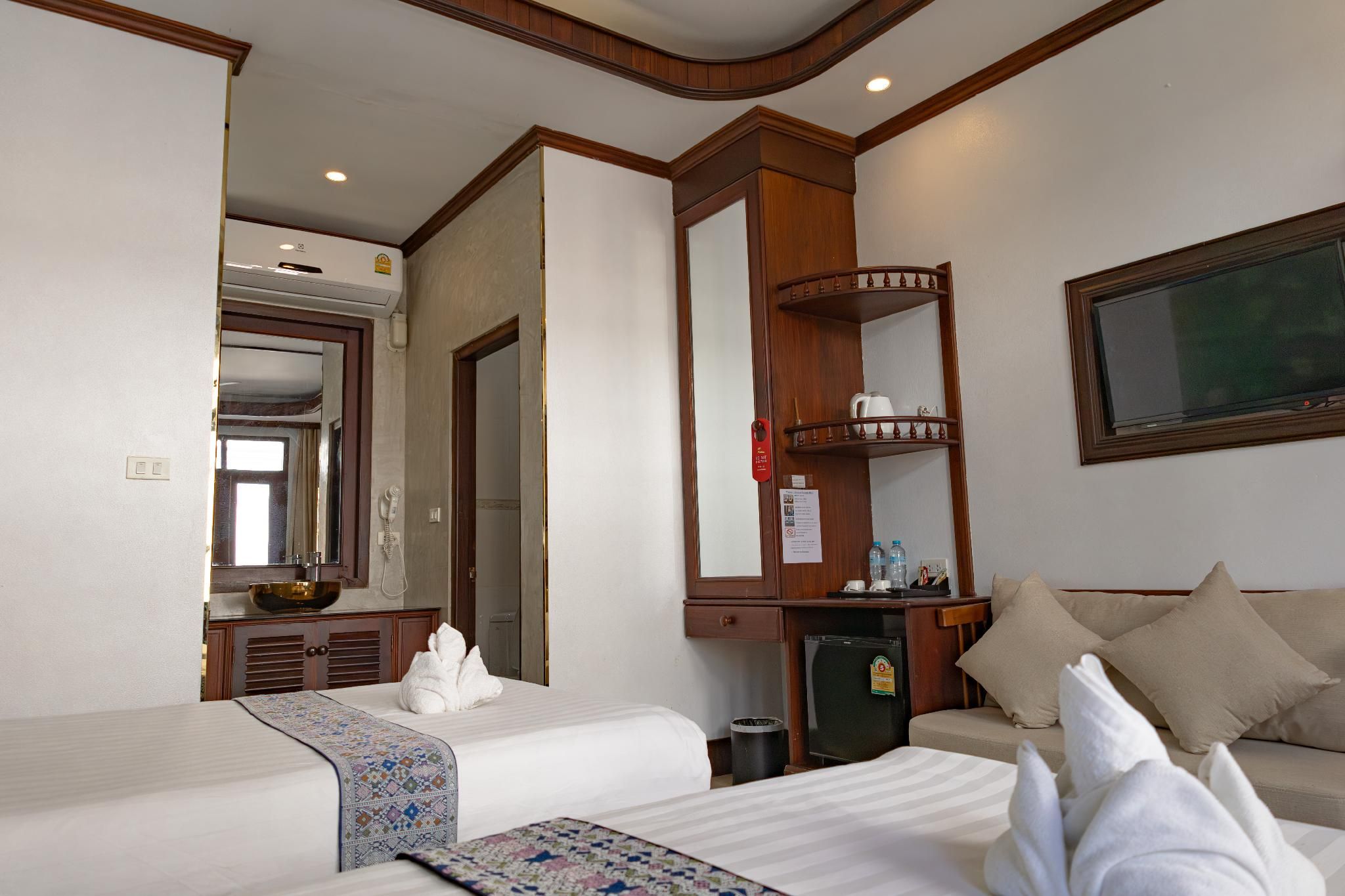 Deluxe Double with Bathtub