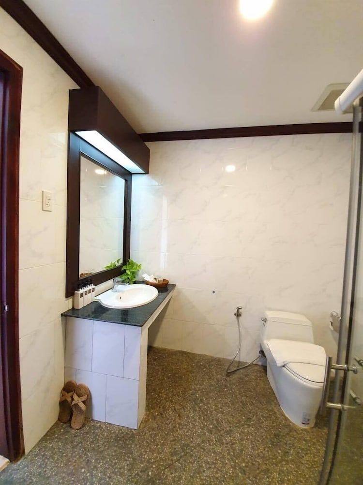 Continental Plaza Vientiane Deluxe Twin Room 4