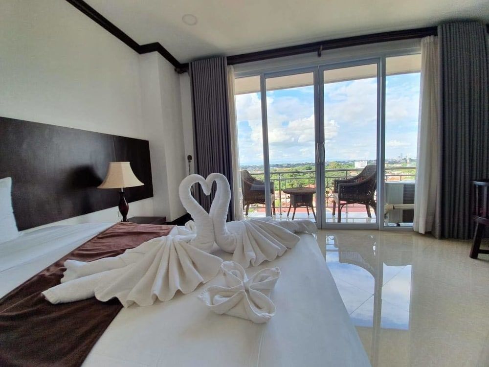 Continental Plaza Vientiane Deluxe Double Room 2