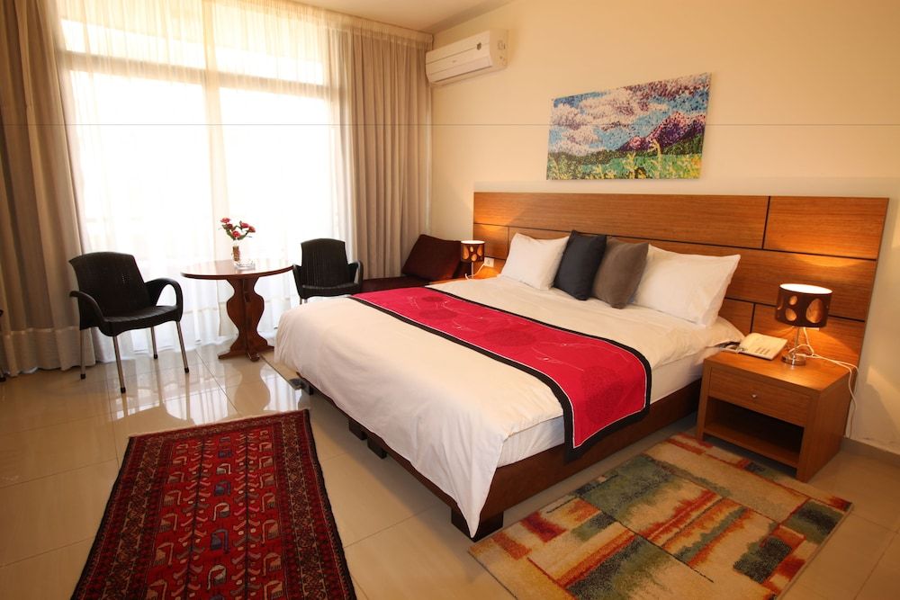 Sea Valley Suites Premium Double Room 4