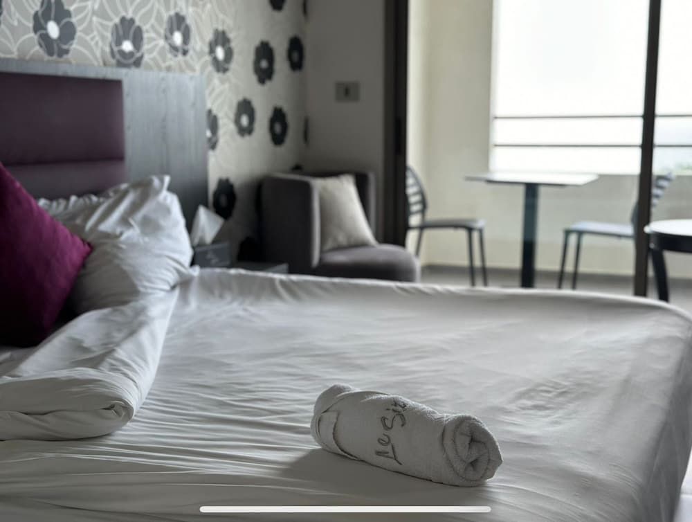 Le Six Resort Hotel Standard Room, 1 Bedroom, Balcony, Beach View