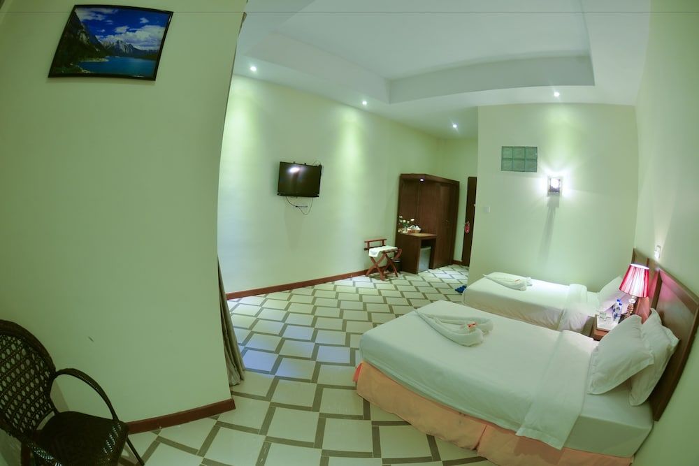Ocean Blue Ngwe Saung Beach Hotel Superior Twin Room, Garden View 2