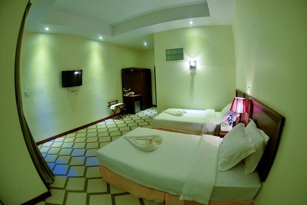 Ocean Blue Ngwe Saung Beach Hotel Superior Twin Room, Garden View 3
