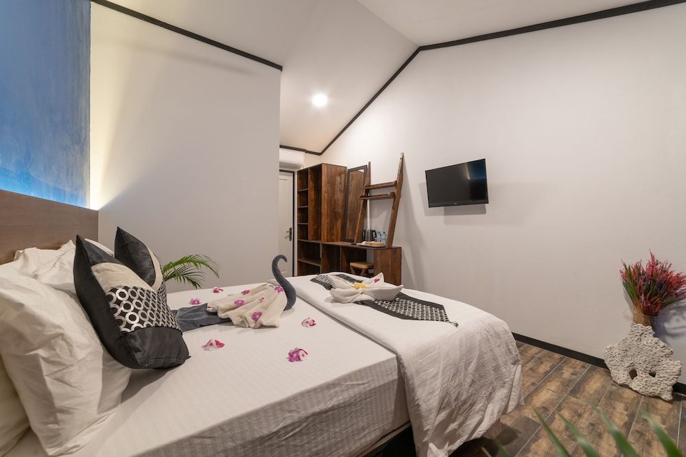 Beach Veli Deluxe Double Room, Non Smoking, Garden Area 3