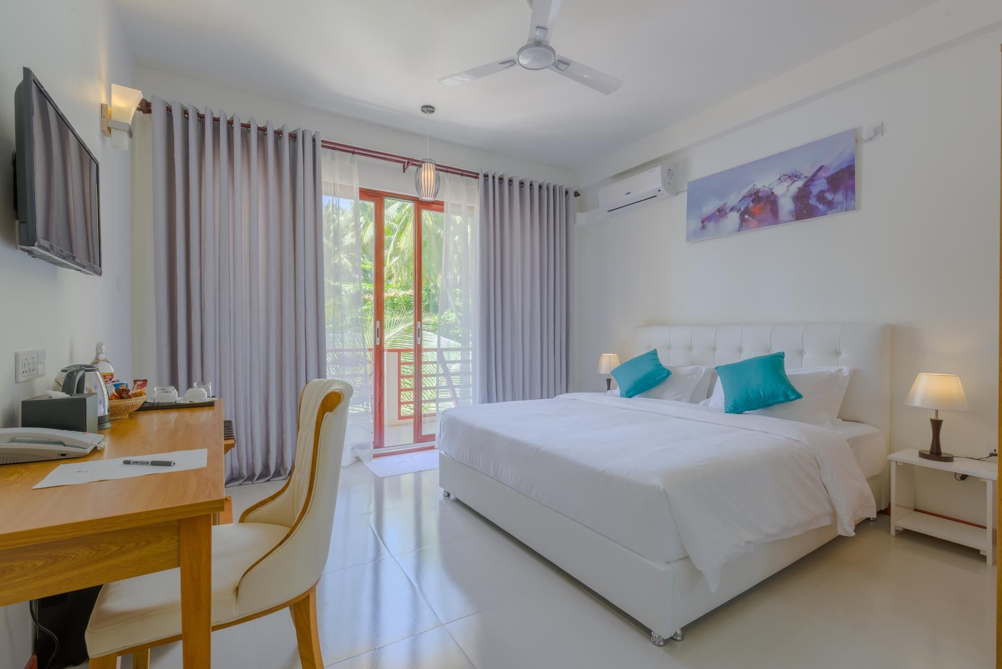 White Sand Dhigurah Deluxe Room with Balcony 2