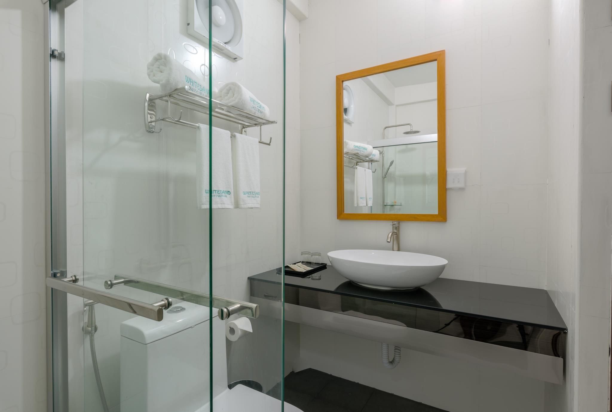 White Sand Dhigurah Deluxe Room with Balcony 3