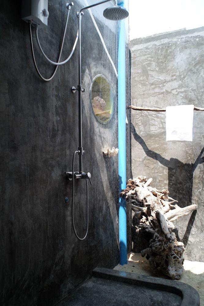 Noovilu Suites Maldives Deluxe Double Room, 1 King Bed, Private Bathroom, Ground Floor 5